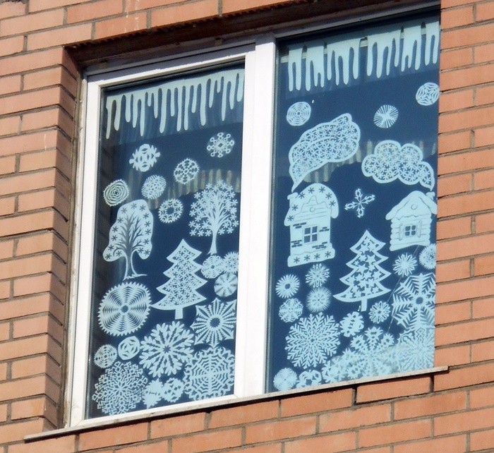 Как украсить окно на Новый год