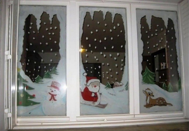 Как украсить окно на Новый год
