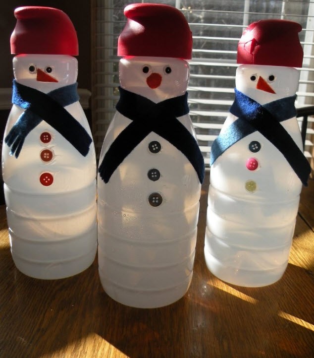 Снеговики из пластиковых бутылок